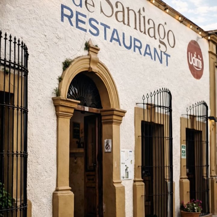 Fachada de la casa en el centro de Santiago
